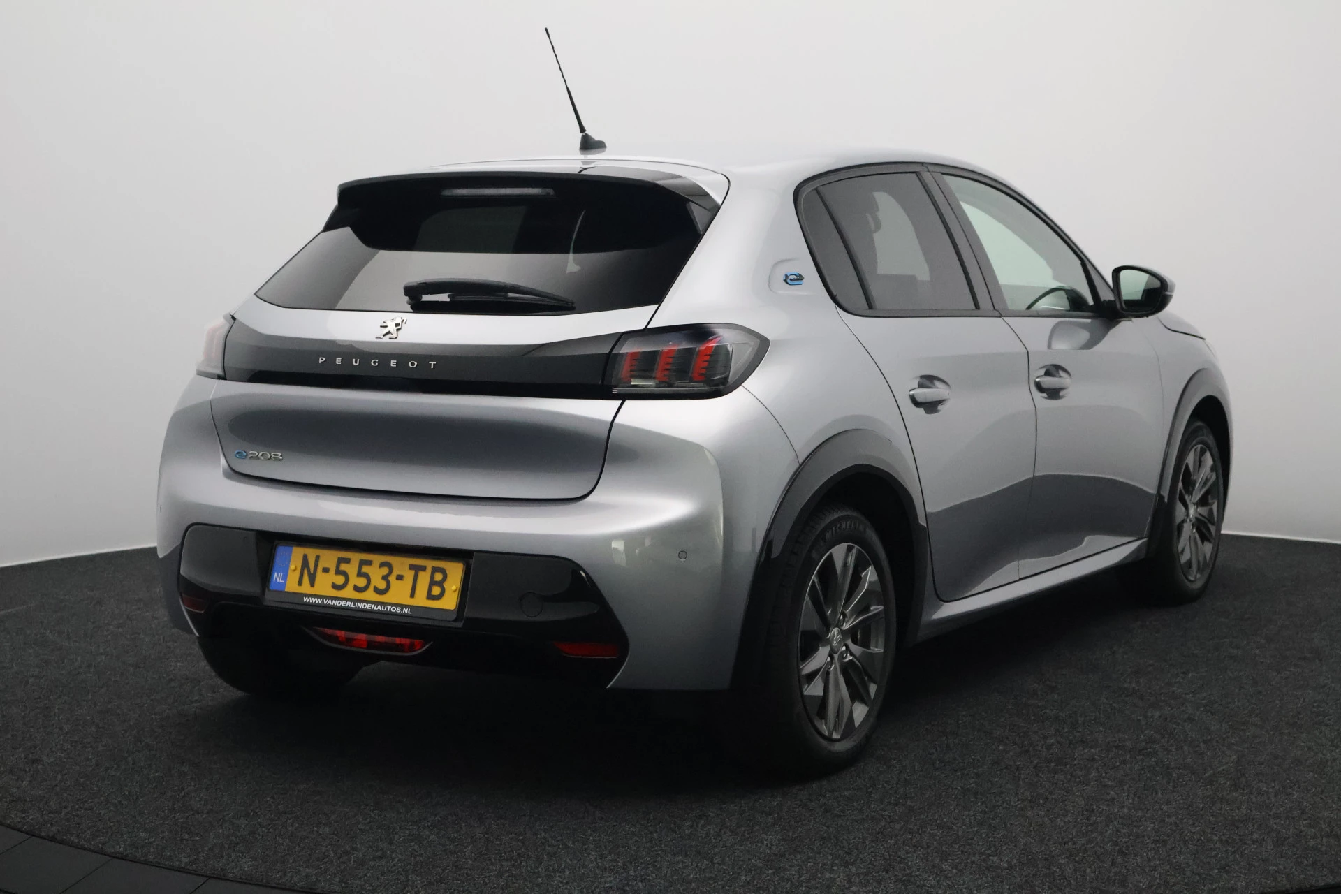 Hoofdafbeelding Peugeot e-208