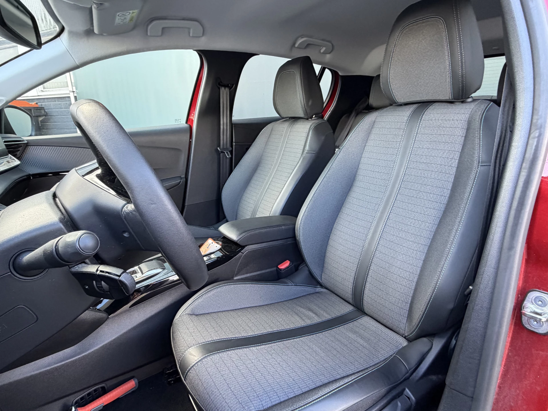 Hoofdafbeelding Peugeot e-208