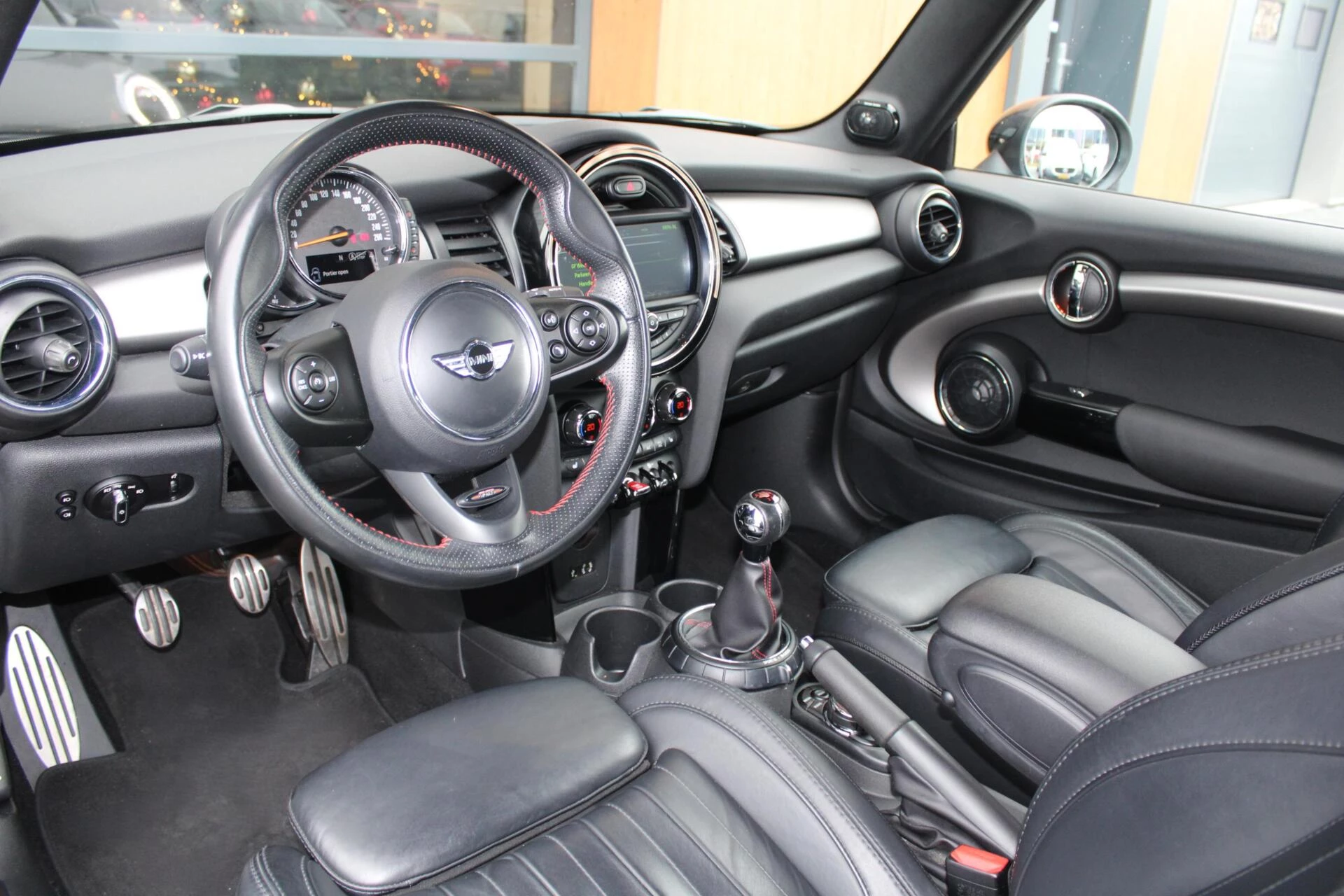 Hoofdafbeelding MINI Cabrio