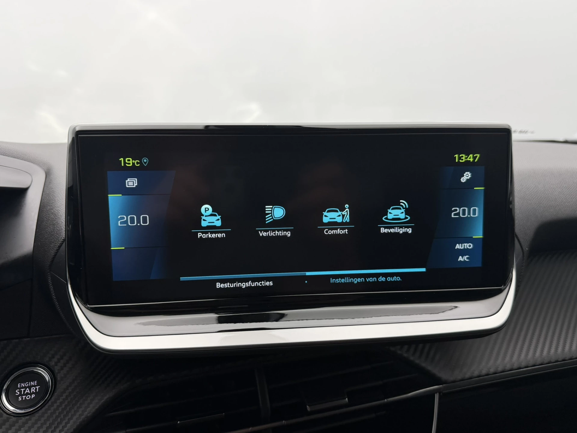 Hoofdafbeelding Peugeot e-2008