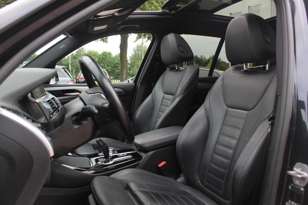 Hoofdafbeelding BMW iX3