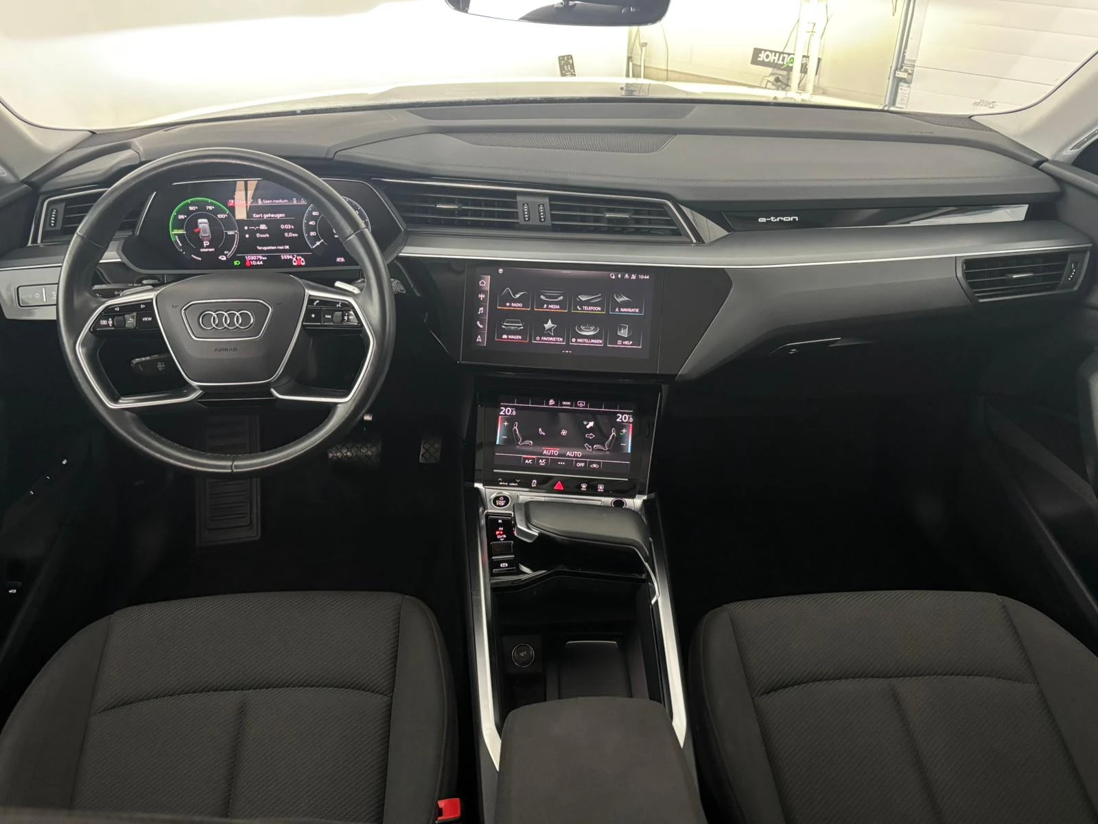 Hoofdafbeelding Audi e-tron