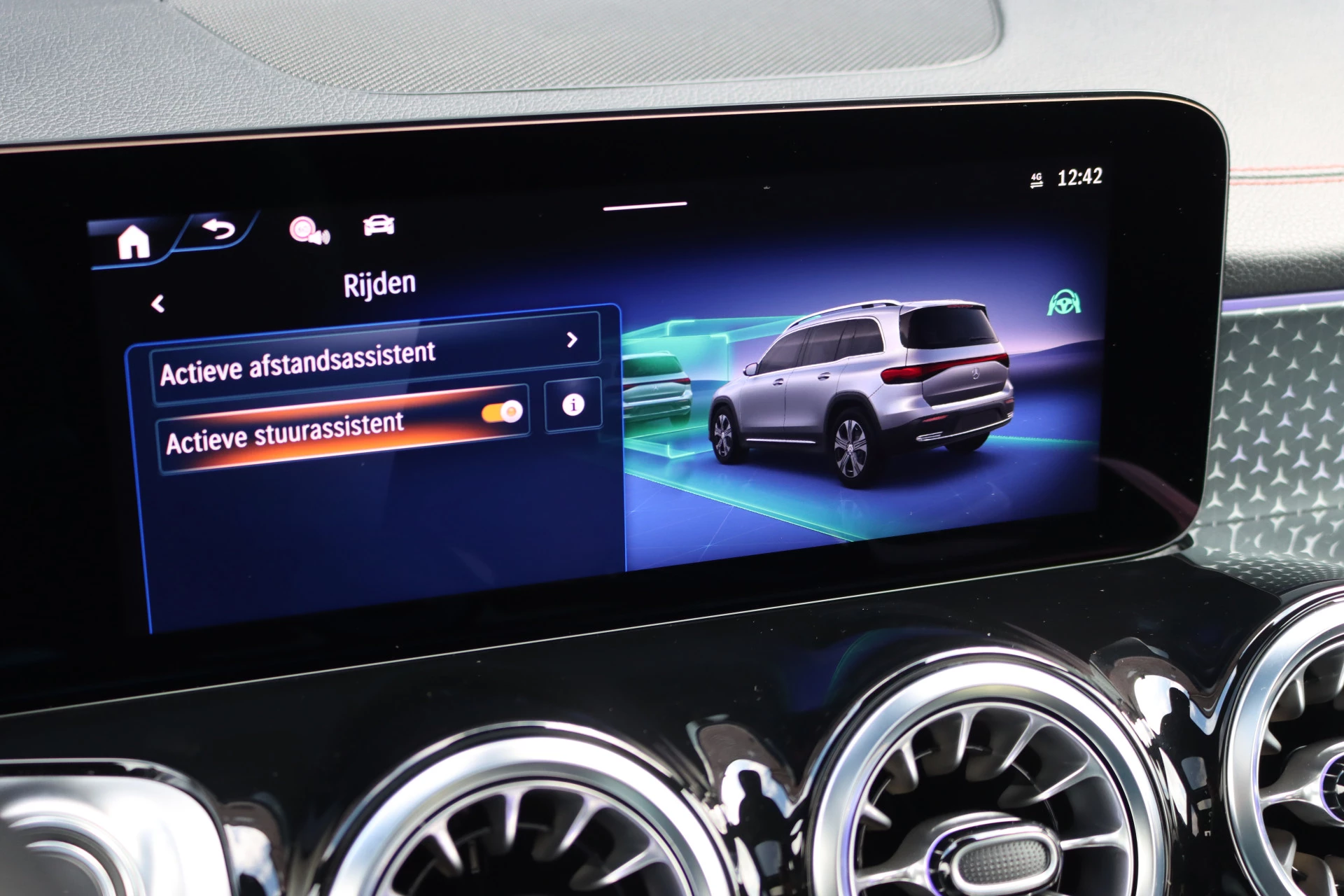 Hoofdafbeelding Mercedes-Benz EQB