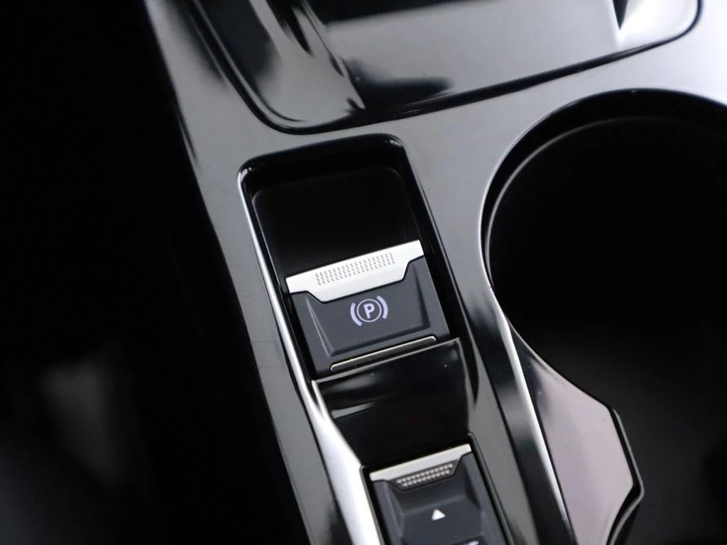 Hoofdafbeelding Peugeot e-2008