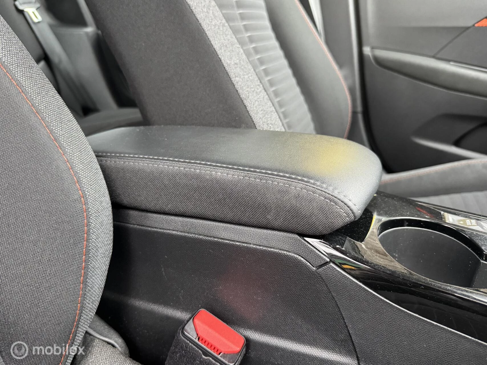 Hoofdafbeelding Peugeot e-208