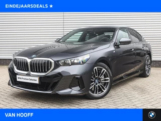 BMW 5 Serie 550e xDrive M Sport Automaat / Trekhaak / Adaptief onderstel professional / Comfort Access / Parking Assistant Plus / Adaptieve LED / Stoelventilatie