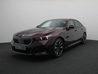 Hoofdafbeelding BMW 5 Serie BMW 5 Serie 550e xDrive Sedan Individual Lak | M Sportpakket Pro | Comfort Pack | Travel Pack