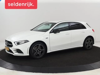 Mercedes-Benz A-klasse 250e AMG Night | Burmester Surround | Carplay |  Stoelverwarming | Widescreen | Leder/Alcantara | Camera | Sfeerverlichting | Navigatie | Park Assist | PHEV | Plug In