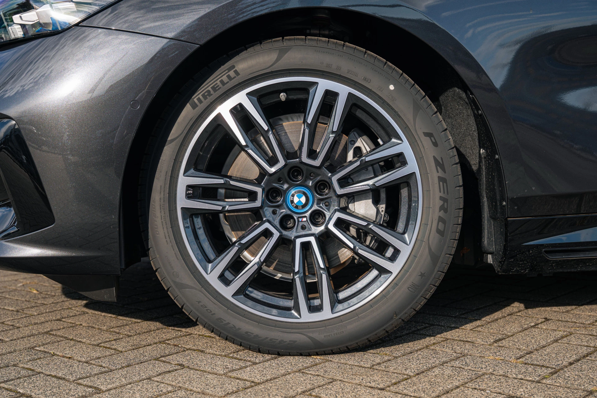 Hoofdafbeelding BMW i5