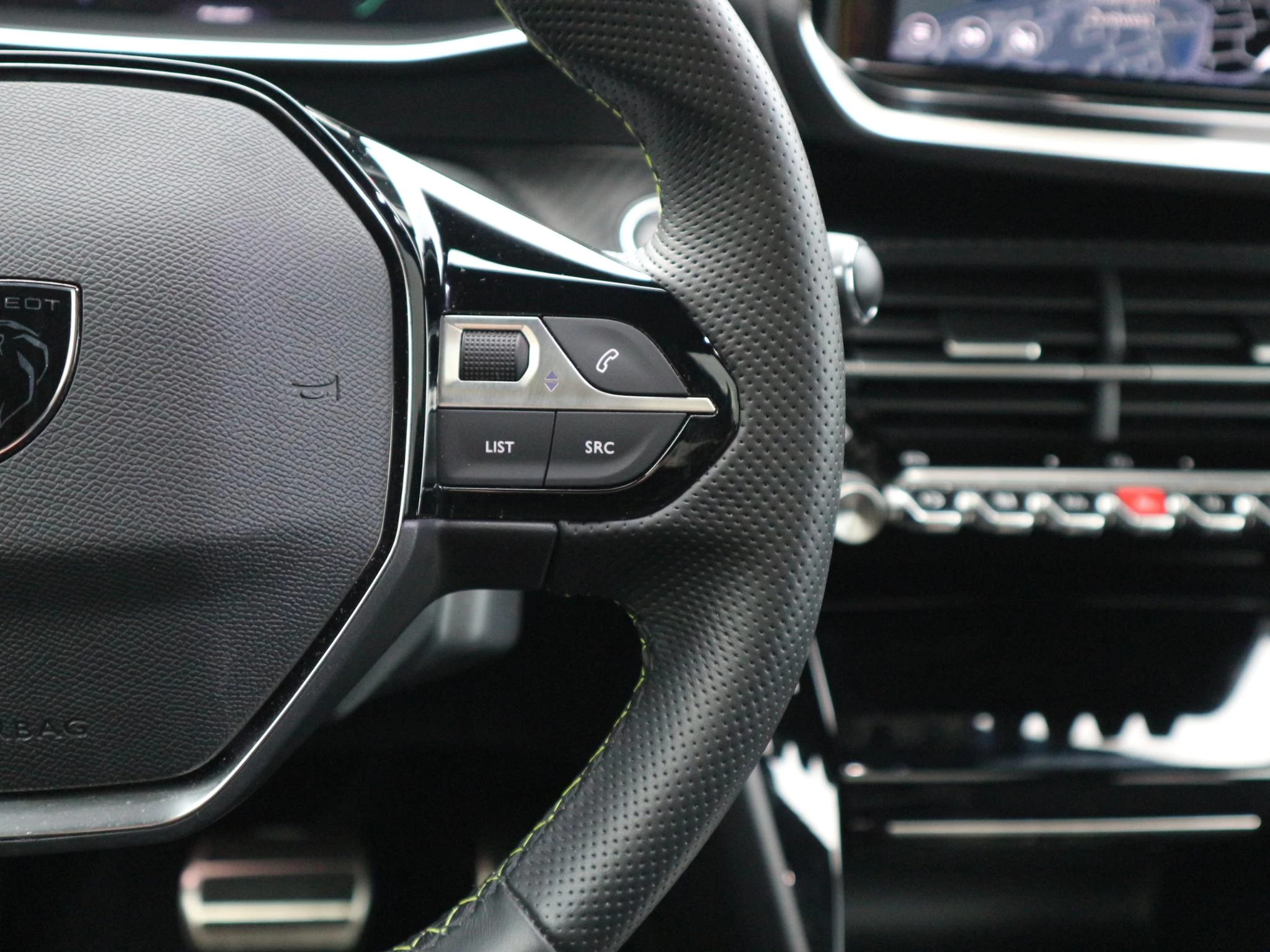 Hoofdafbeelding Peugeot e-2008