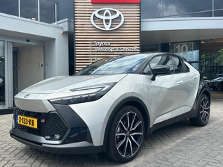 Toyota C-HR HYBRID 200 GR-SPORT PREMIERE EDITION PANODAK 360° CAMERA JBL-AUDIO HEAD-UP EL-ACHTERKLEP 20'' LM-VELGEN STOELVERW NAVI BLIND SPOT APPLE/ANDROID BLUETOOTH