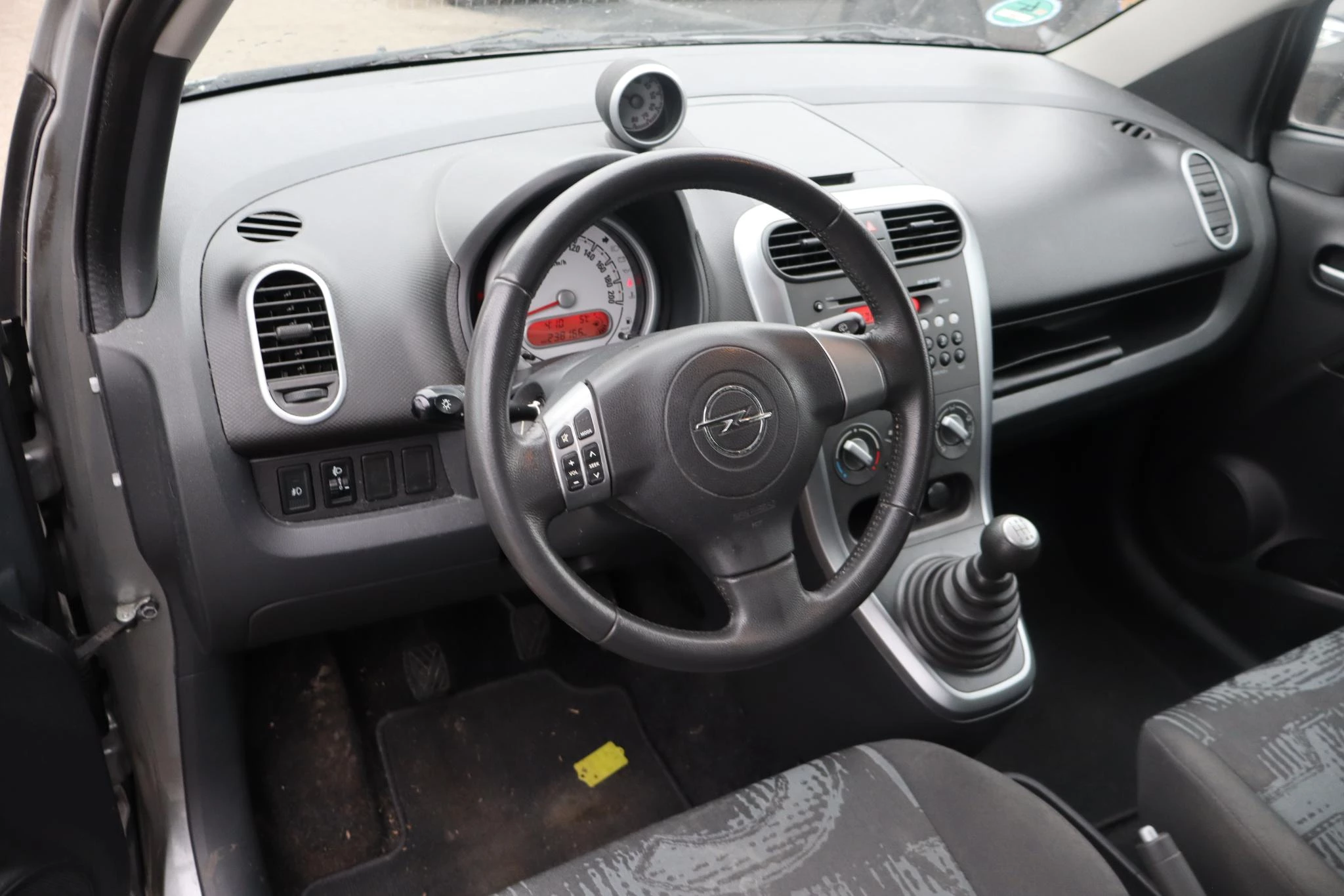 Hoofdafbeelding Opel Agila