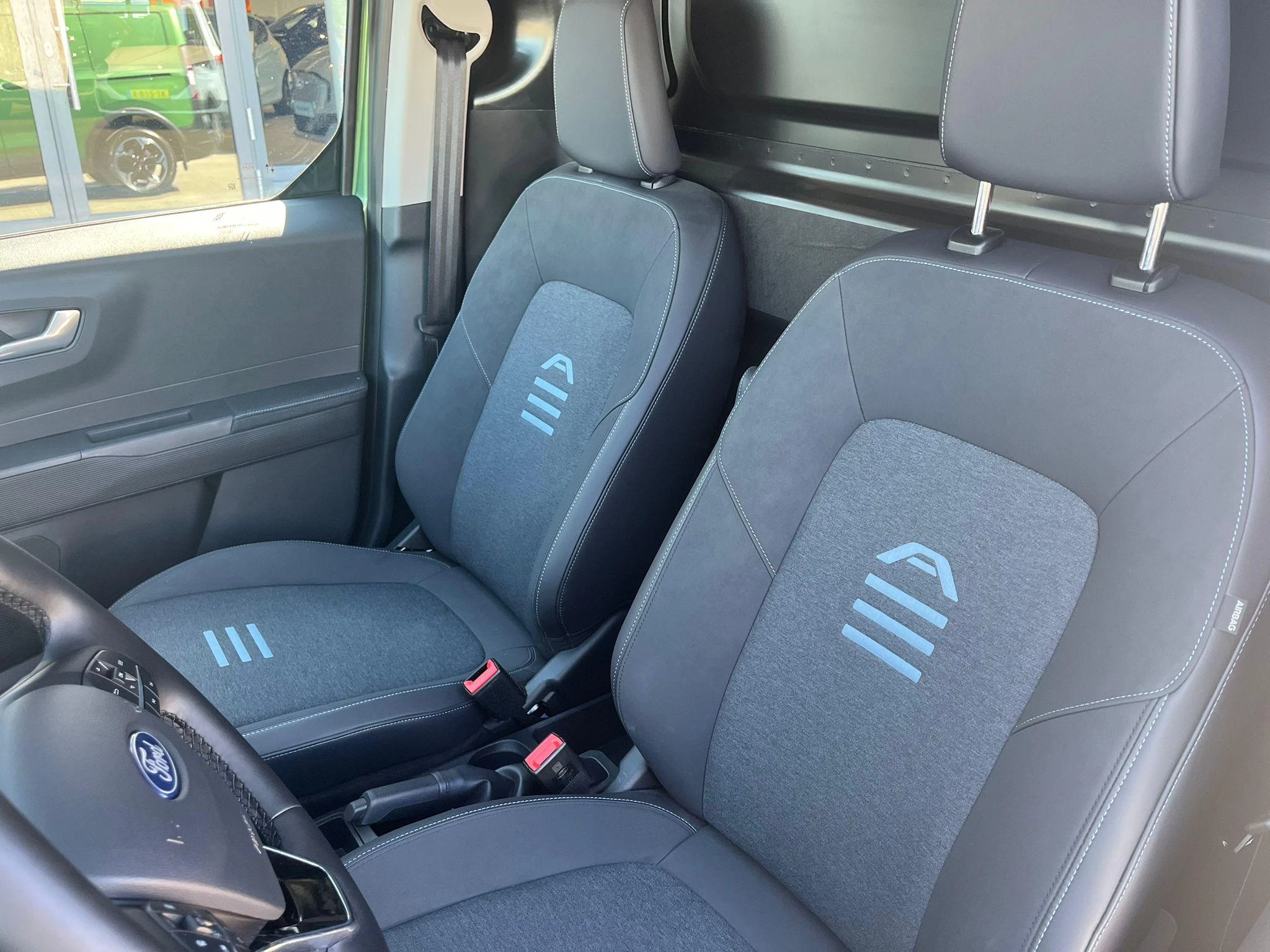 Hoofdafbeelding Ford Transit Courier