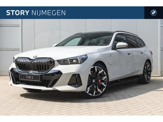BMW 5 Serie Touring 550e xDrive M Sport Automaat / Panoramadak / Trekhaak / Bowers & Wilkins / M Multifunctionele Stoelen / Adaptief M Onderstel Professional / Parking Assistant Professional