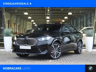 BMW iX2 eDrive20 High Executive M Sport / Panoramadak / Sportstoelen / M Adaptief onderstel / Comfort Access / Adaptieve LED / Parking Assistant Plus / Head-Up / Harman-Kardon