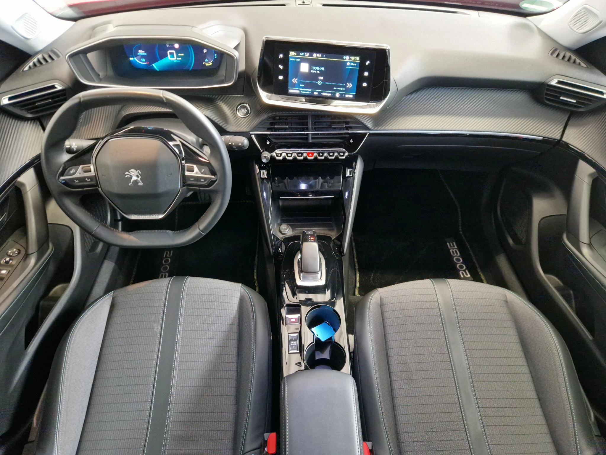 Hoofdafbeelding Peugeot e-2008