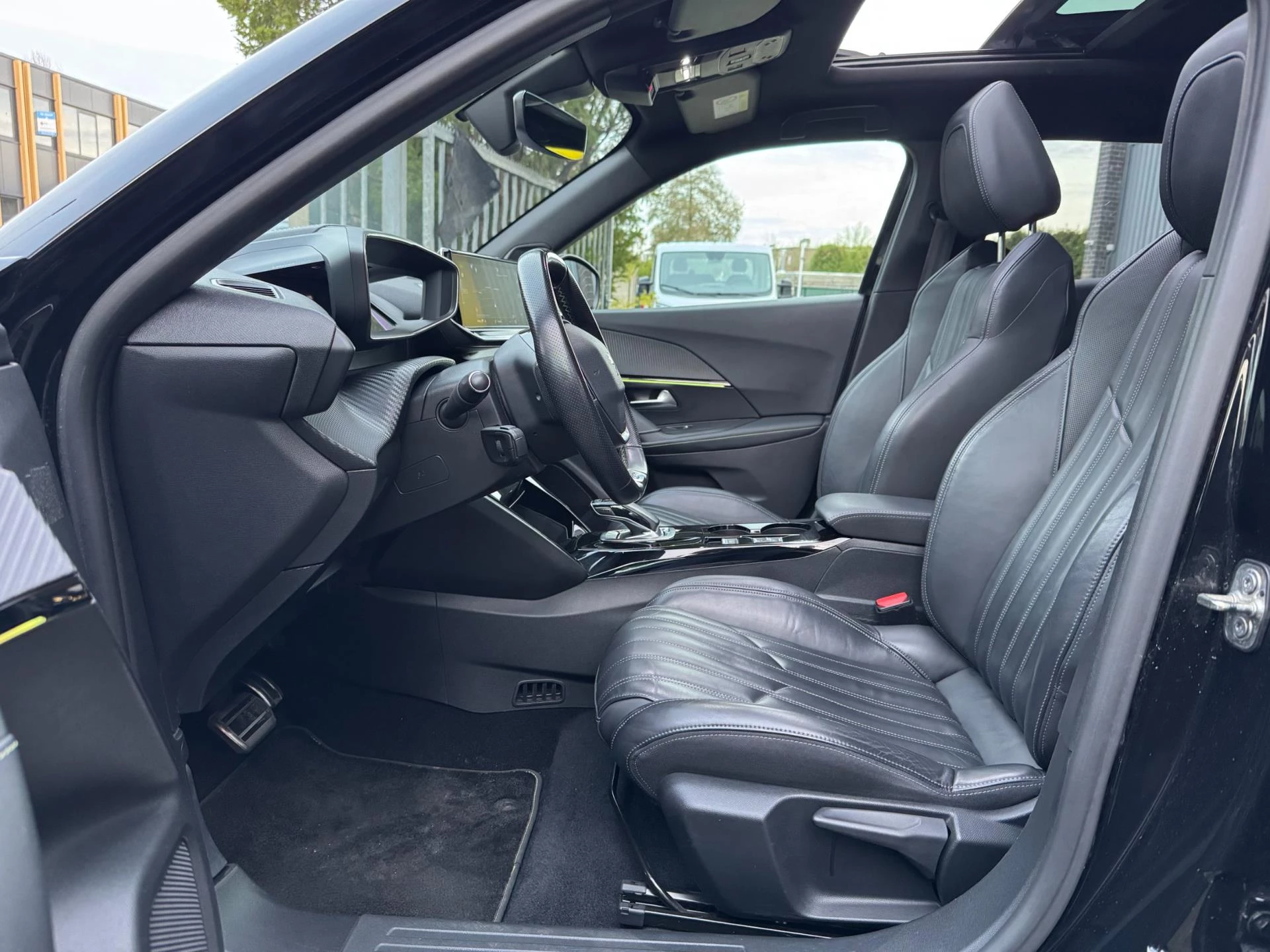 Hoofdafbeelding Peugeot e-2008