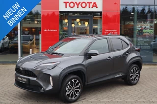 Toyota Yaris Cross HYBRID 115 DYNAMIC NIEUW DIRECT LEVERBAAR! STOEL/STUURVERW PARK-SENSOREN BLIND SPOT KEYLESS 17'' LM-VELGEN NAVI CAMERA AD-CRUISE CLIMA APPLE/ANDROID