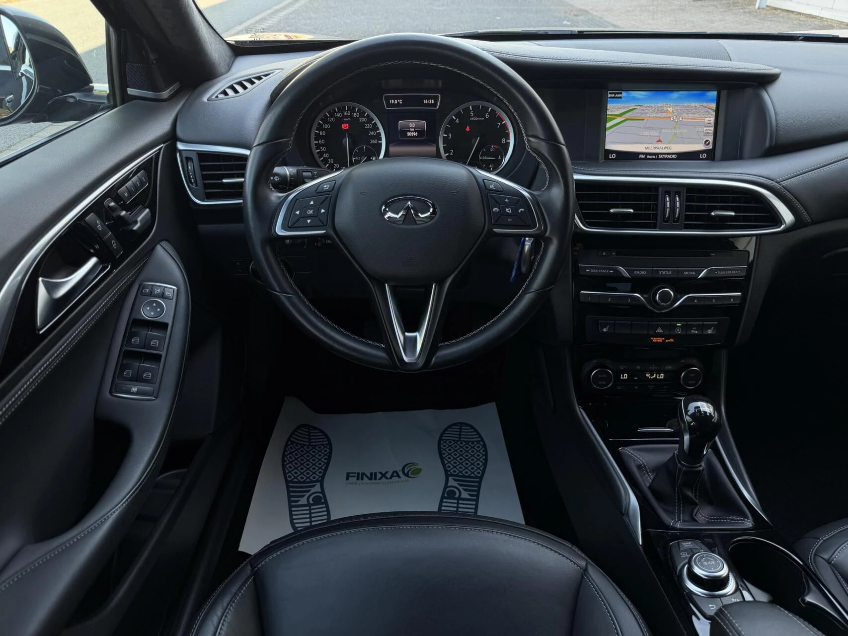 Hoofdafbeelding Infiniti Q30