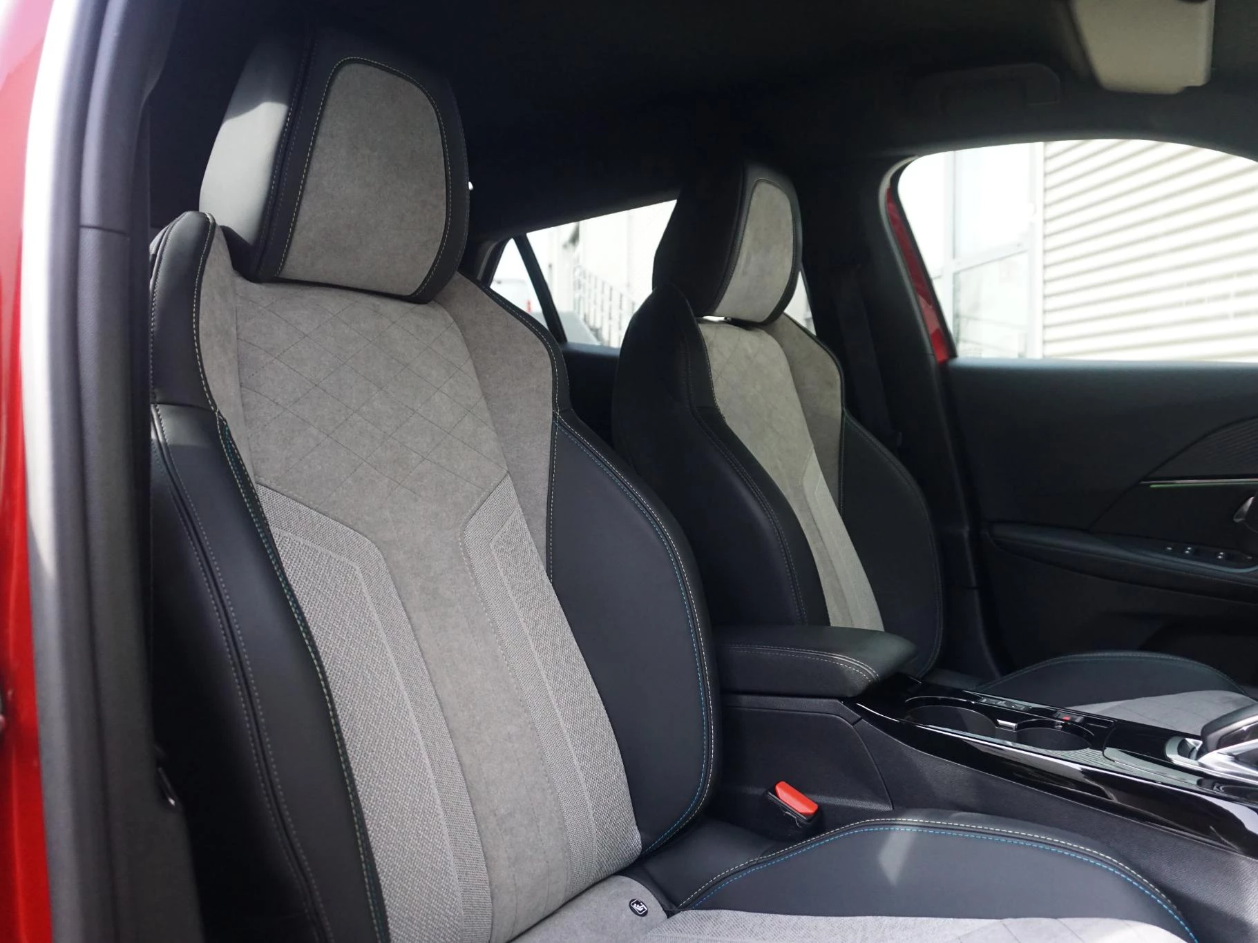 Hoofdafbeelding Peugeot e-2008