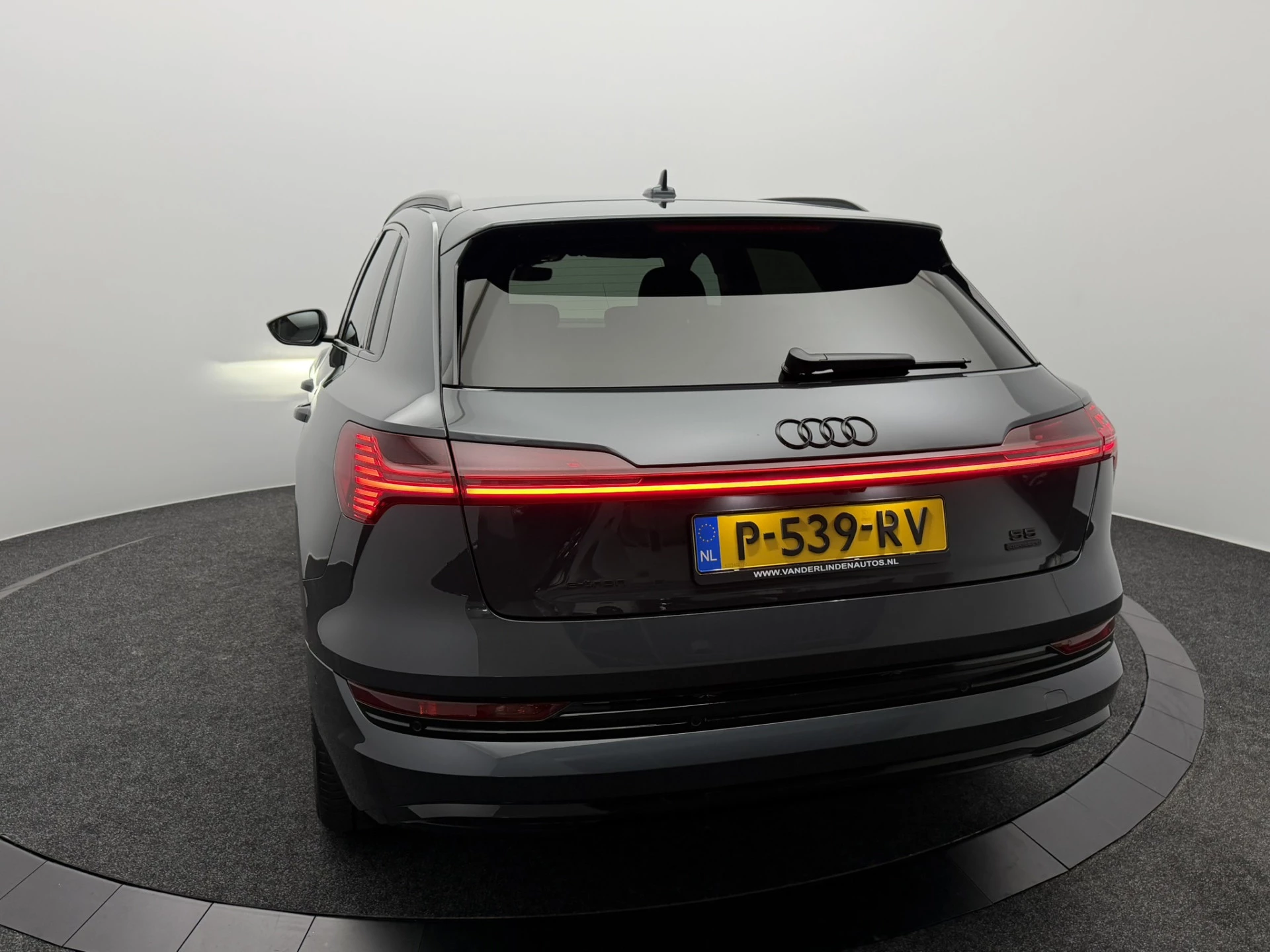 Hoofdafbeelding Audi e-tron