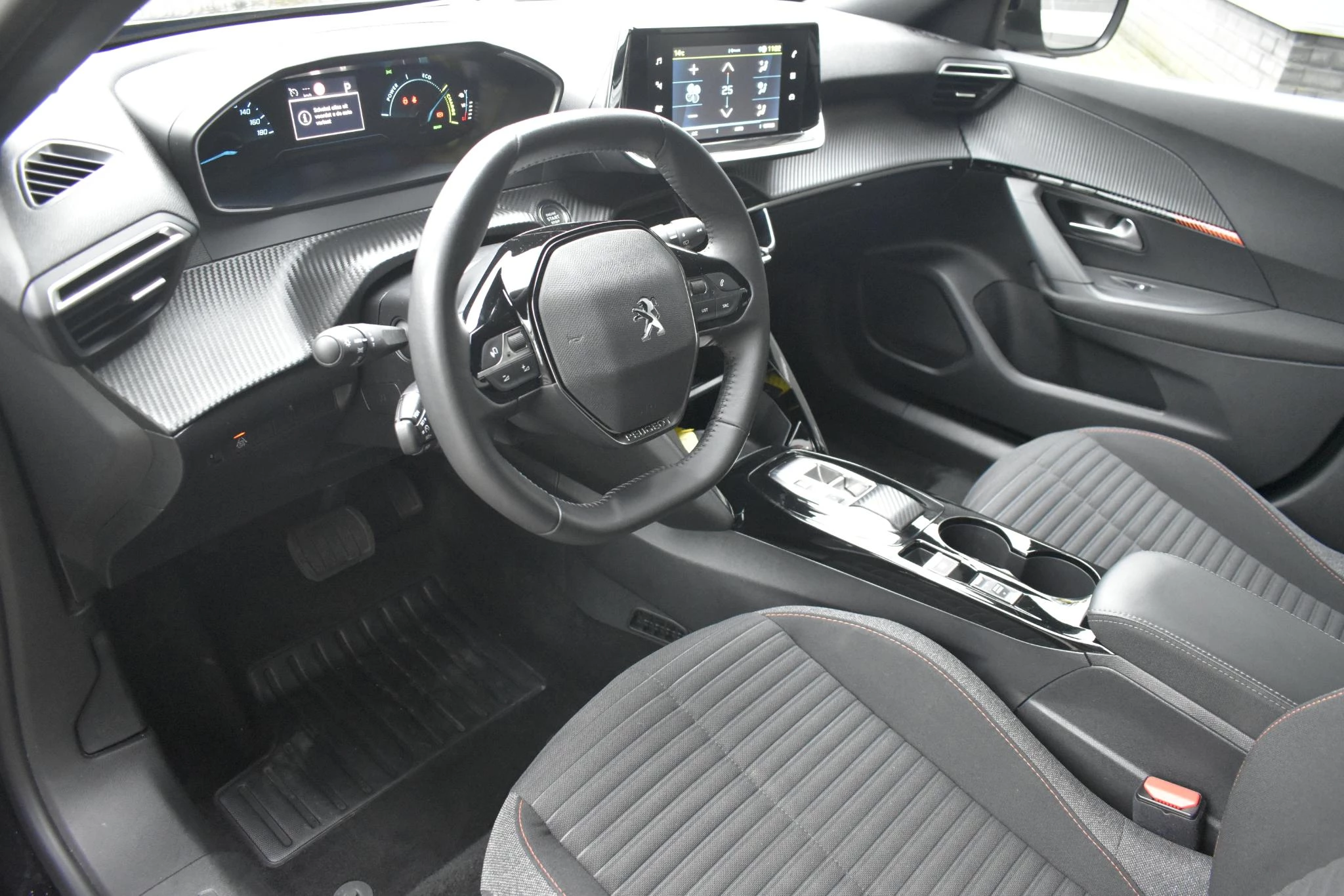 Hoofdafbeelding Peugeot e-2008