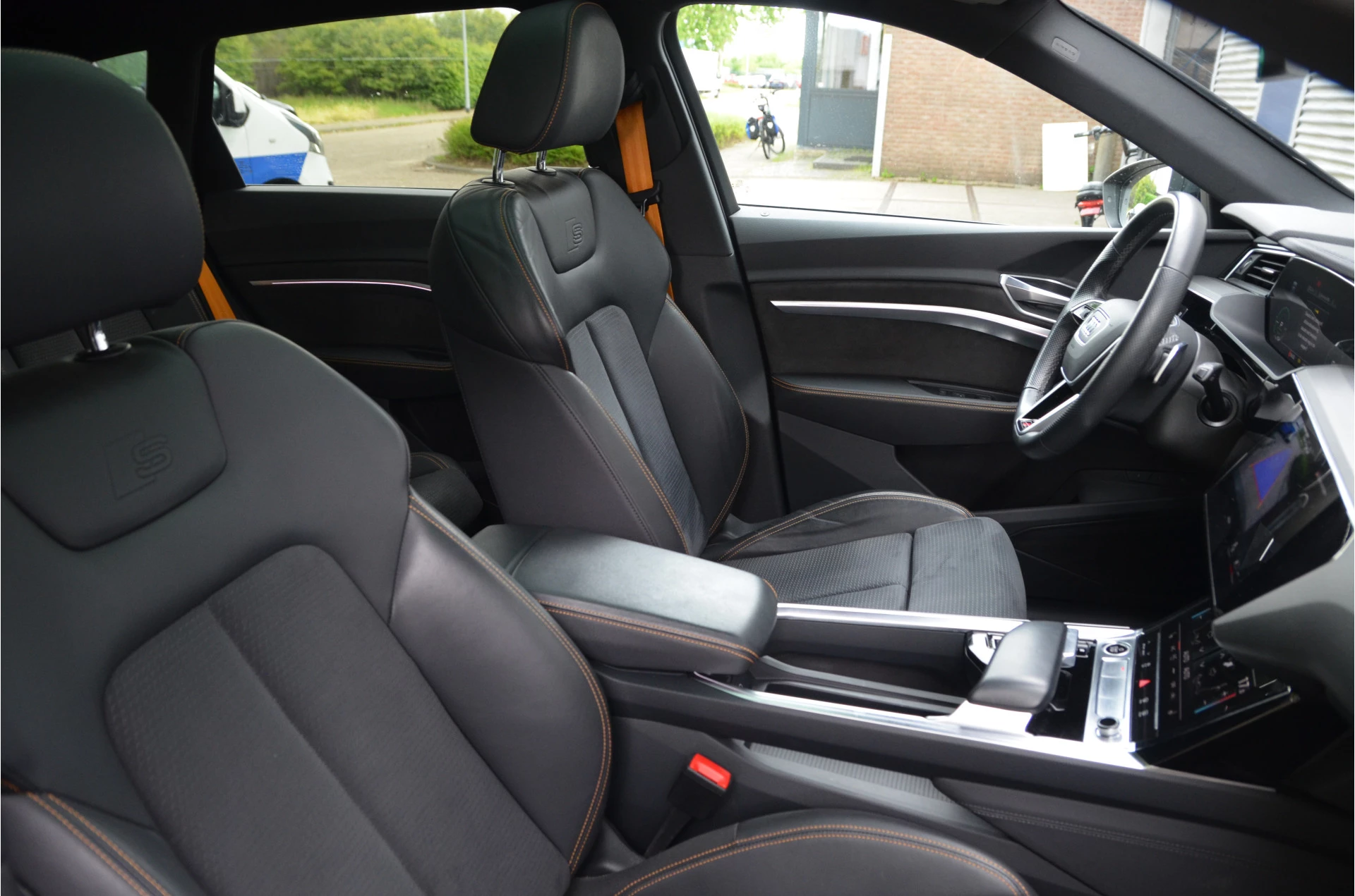 Hoofdafbeelding Audi e-tron