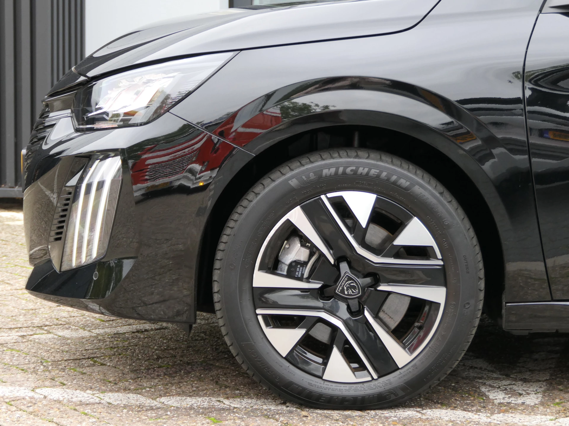Hoofdafbeelding Peugeot e-208