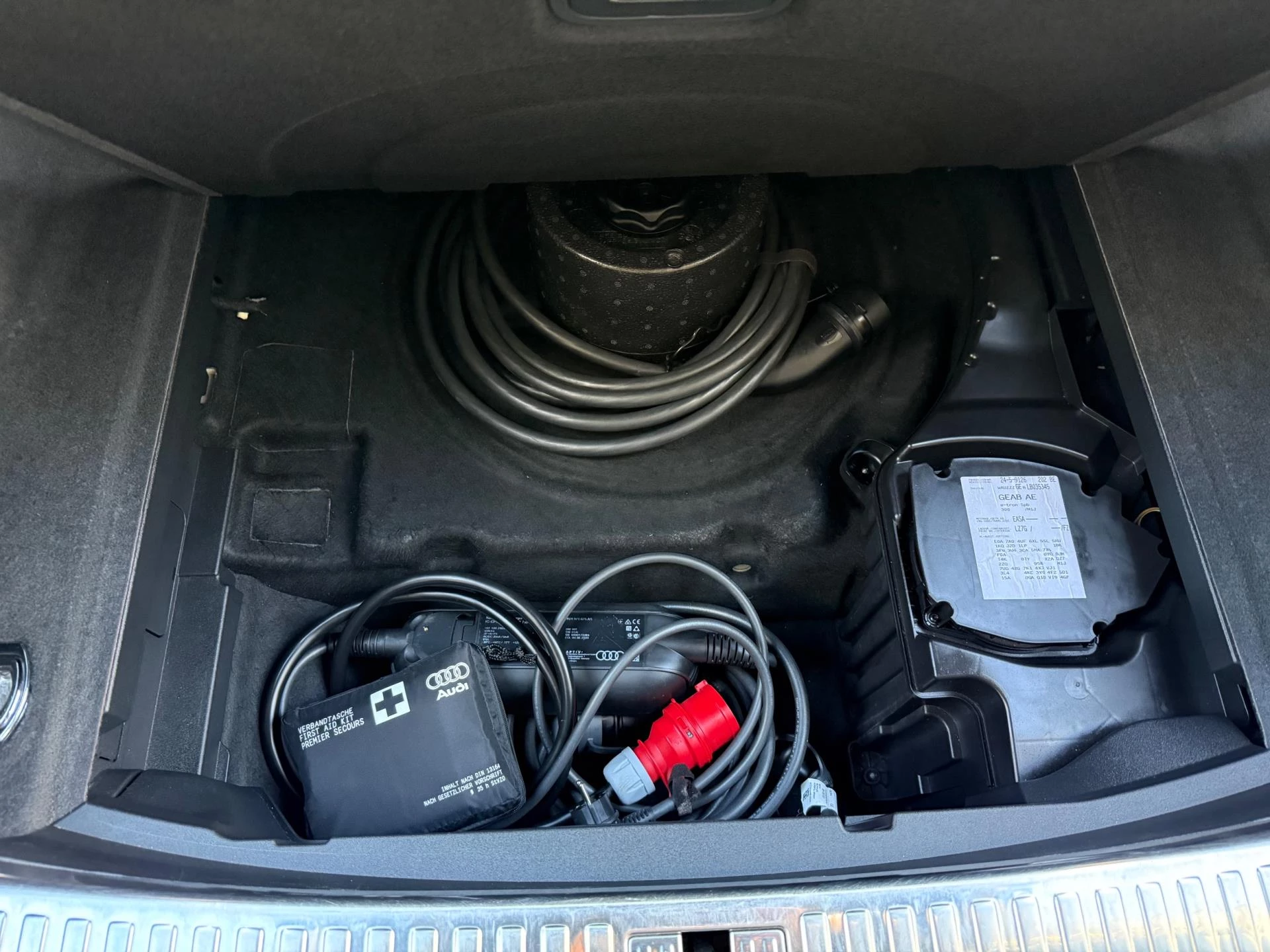 Hoofdafbeelding Audi e-tron