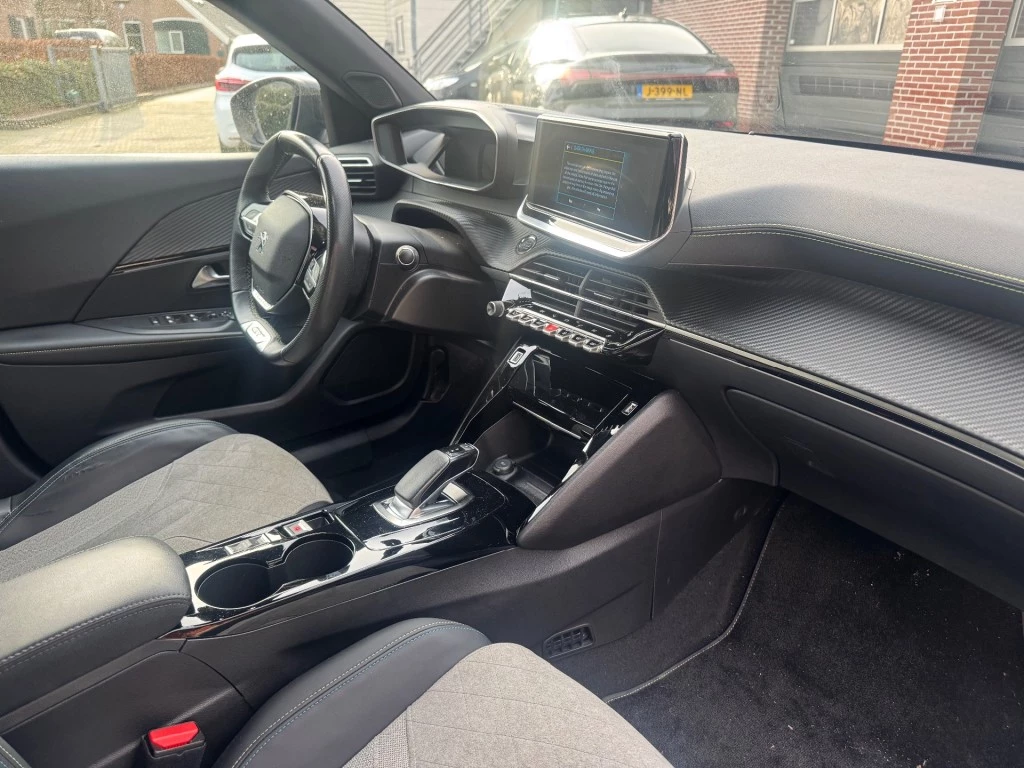 Hoofdafbeelding Peugeot e-2008