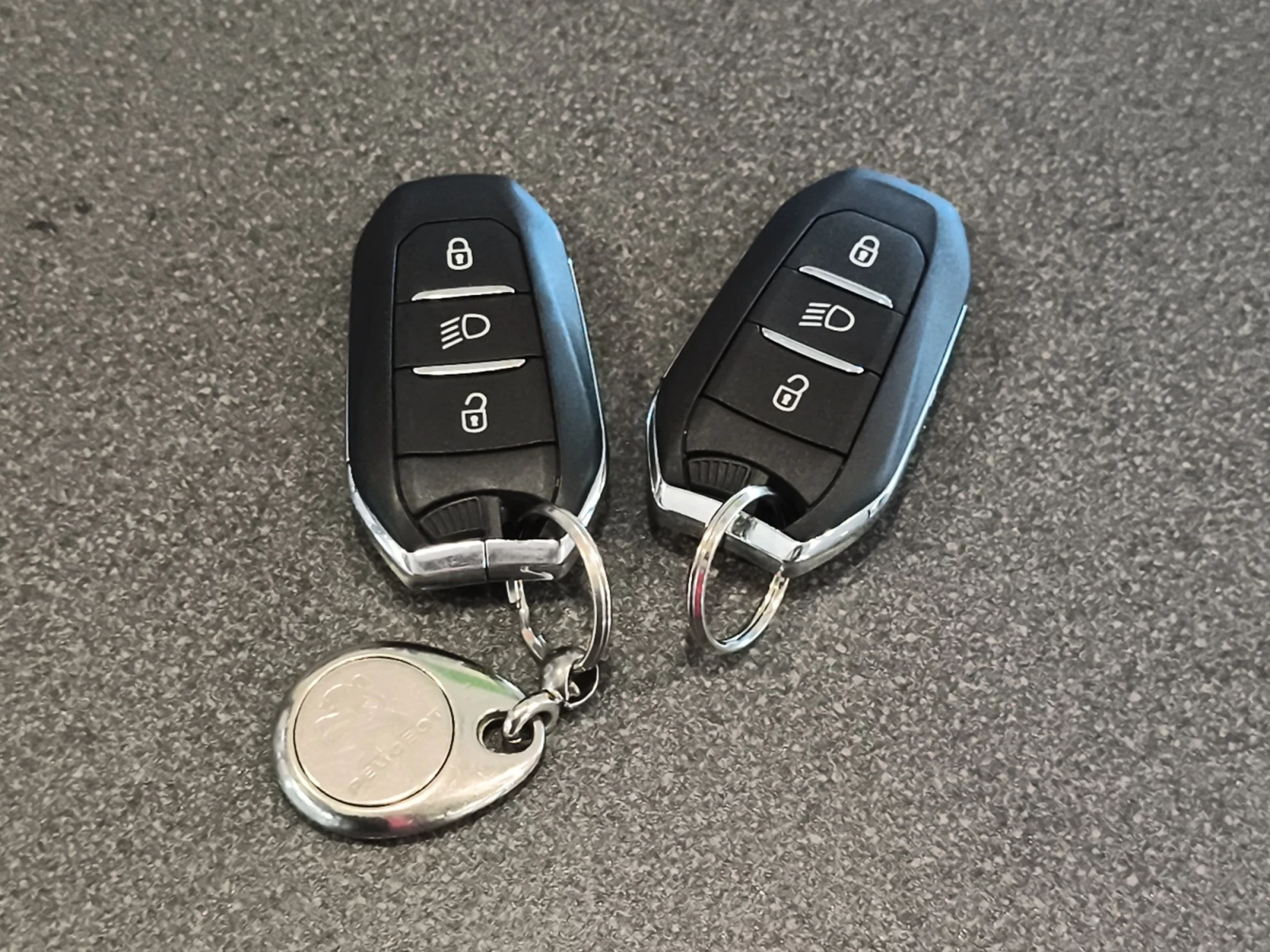 Hoofdafbeelding Peugeot e-208