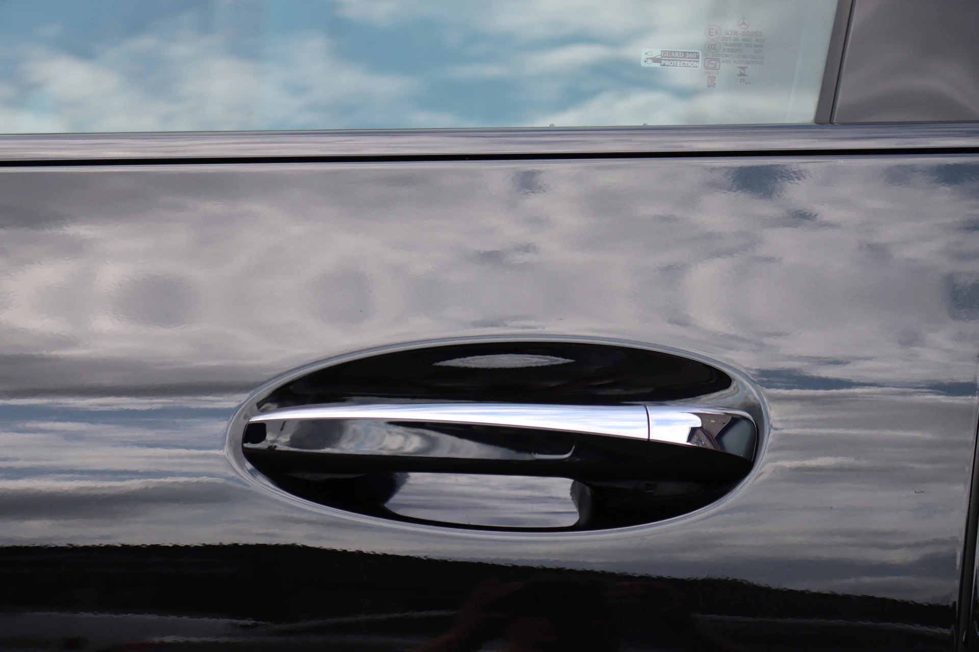 Hoofdafbeelding Mercedes-Benz EQA