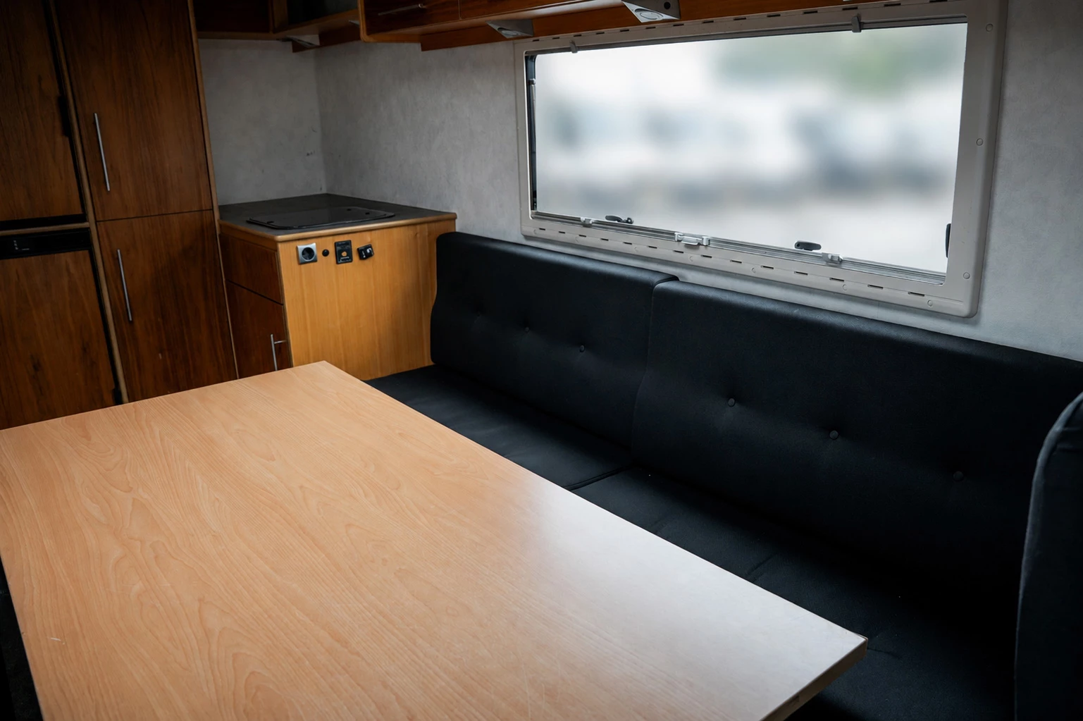 Hoofdafbeelding Iveco 40C18 3.0L 180PK | Camperkandidaat | 1ste Eigenaar | Automaat | Euro 6 | Camera | 3.5T Trekgwicht