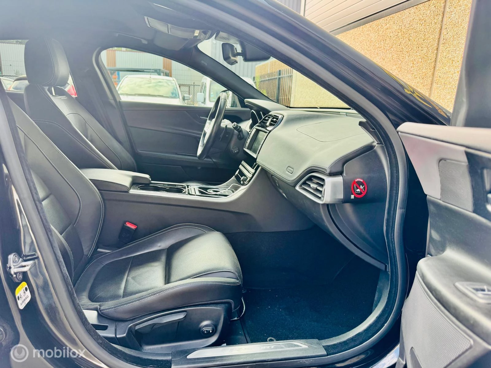 Hoofdafbeelding Jaguar XE
