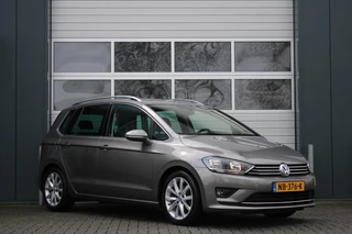 Hoofdafbeelding Volkswagen Golf Sportsvan Volkswagen Golf Sportsvan 1.2 TSI Connected Series Clima/Cruise/Navi/Bluetooth/Camera/Stoelverwarming/17"/AppleCarplay/AndroidAuto