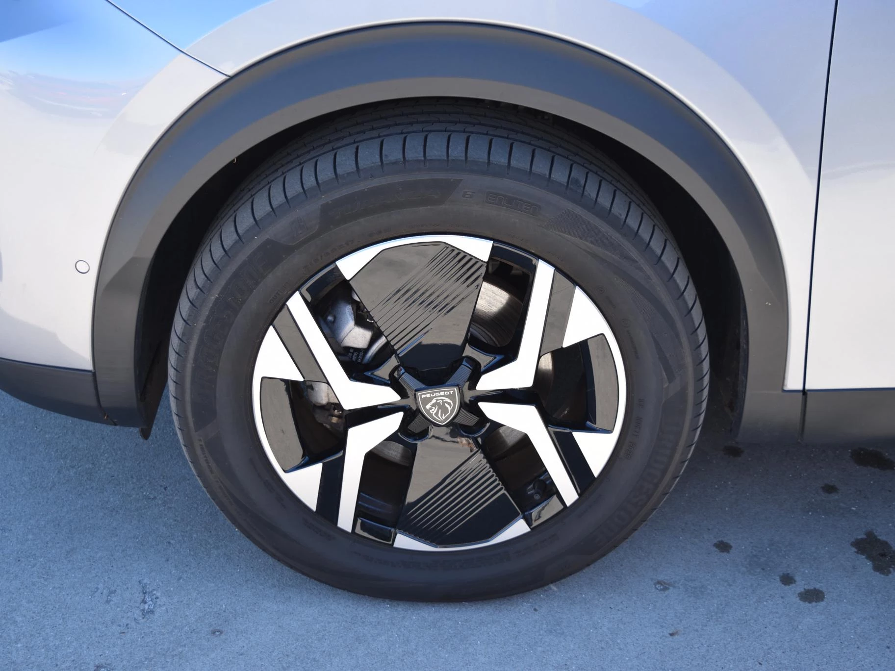 Hoofdafbeelding Peugeot e-2008