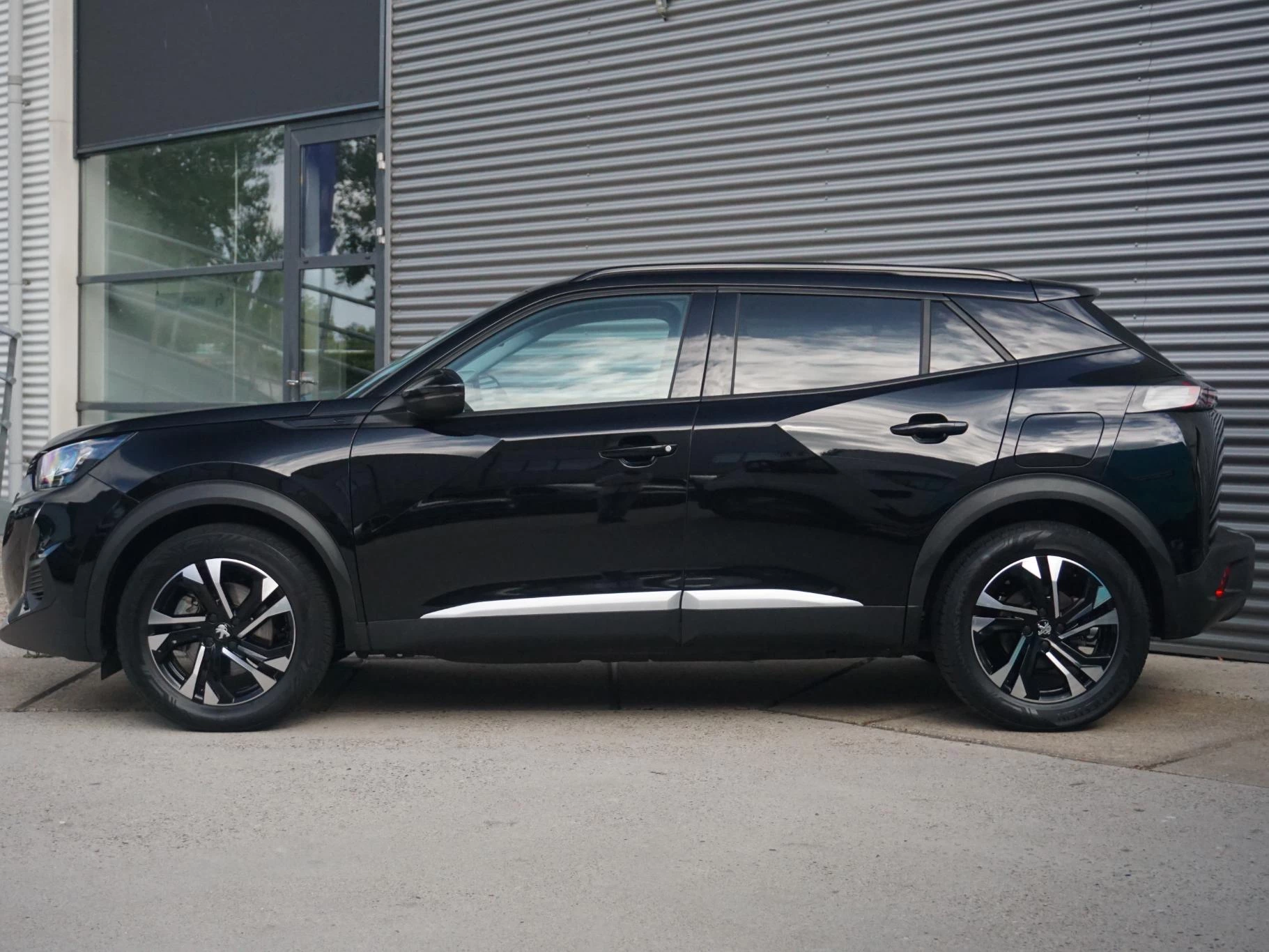 Hoofdafbeelding Peugeot e-2008