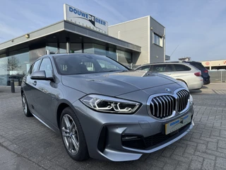 Hoofdafbeelding BMW 1 Serie BMW 1 Serie 118i M-sport Stoelverw. | Live Dashboard | DAB | LED