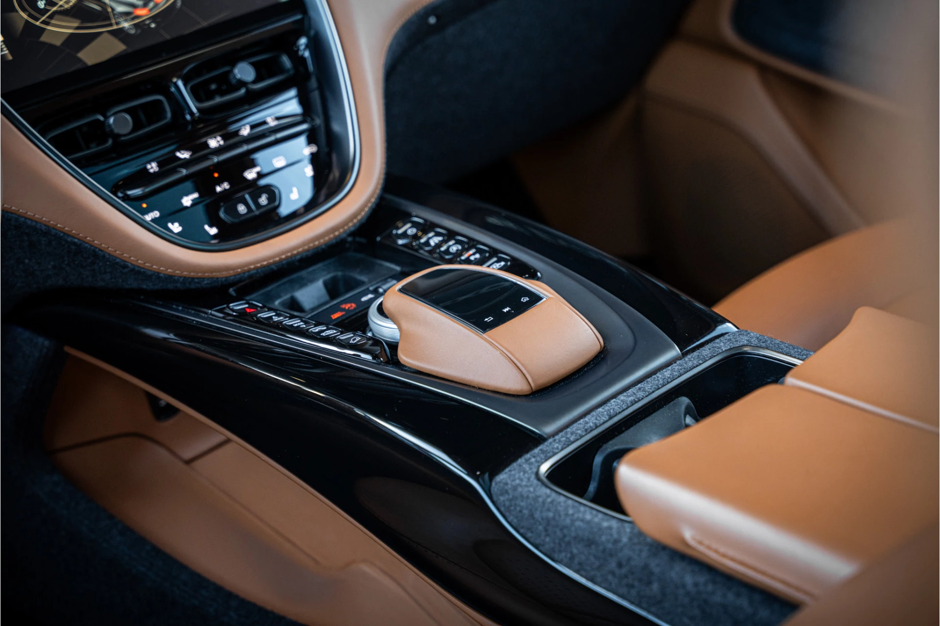 Hoofdafbeelding Aston Martin DBX