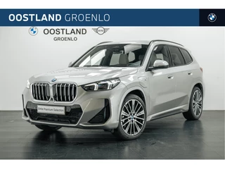 BMW X1 xDrive25e High Executive M Sport Automaat / Panoramadak / Sportstoelen / M Adaptief onderstel / Comfort Access / Adaptieve LED / Head-Up / Stoelverwarming / Harman-Kardon