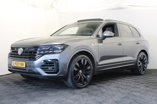 Hoofdafbeelding Volkswagen Touareg Volkswagen Touareg 3.0 TDI R-Line |Pano|Trekhaak|Achterbank verw.|