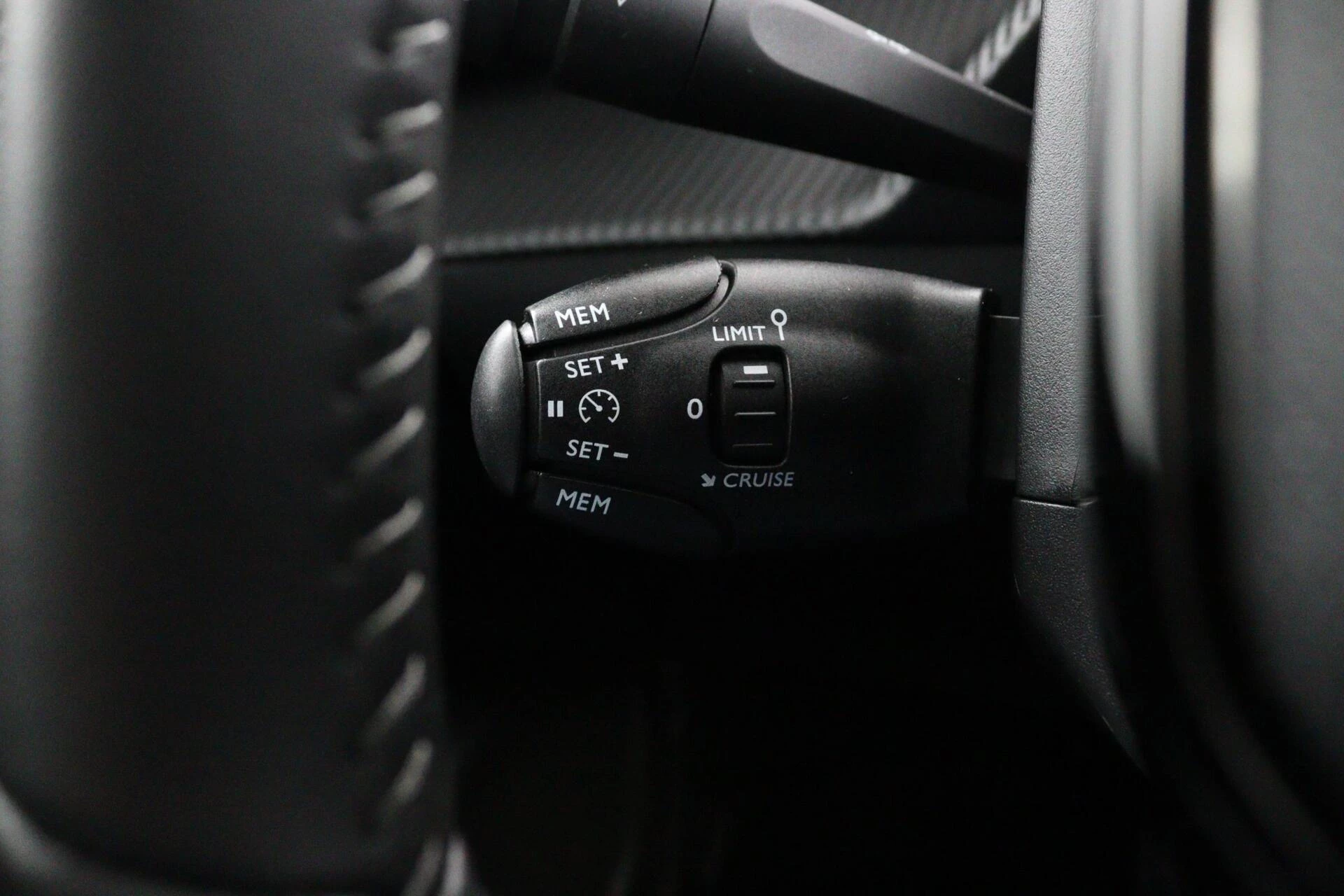 Hoofdafbeelding Peugeot e-2008