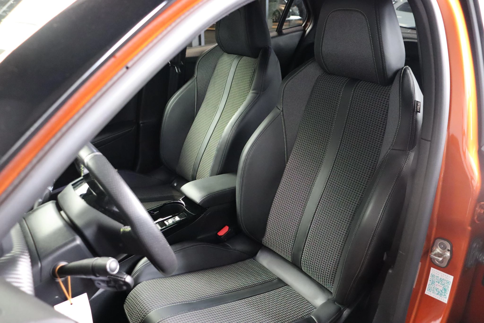 Hoofdafbeelding Peugeot e-2008