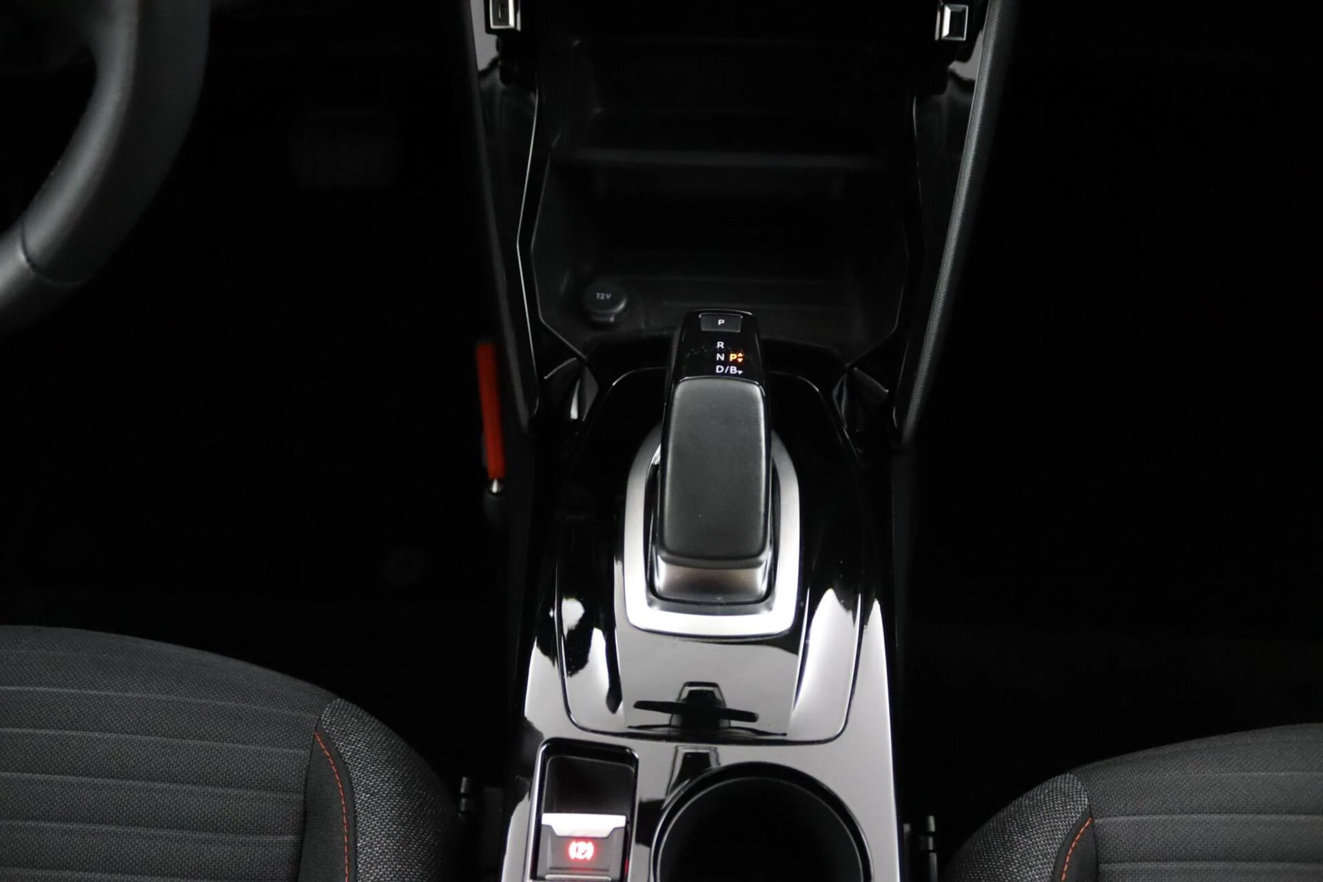 Hoofdafbeelding Peugeot e-2008