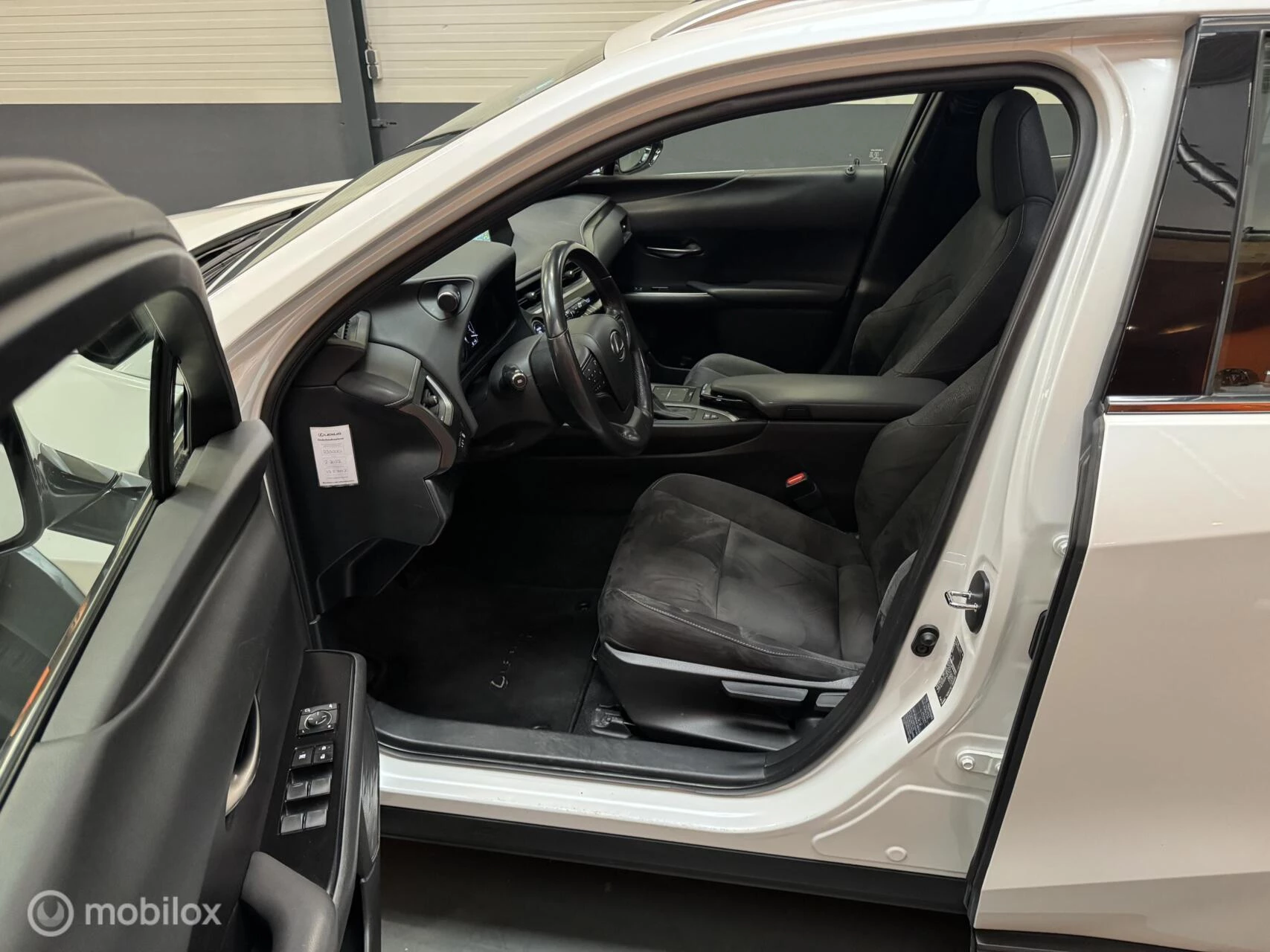 Hoofdafbeelding Lexus UX