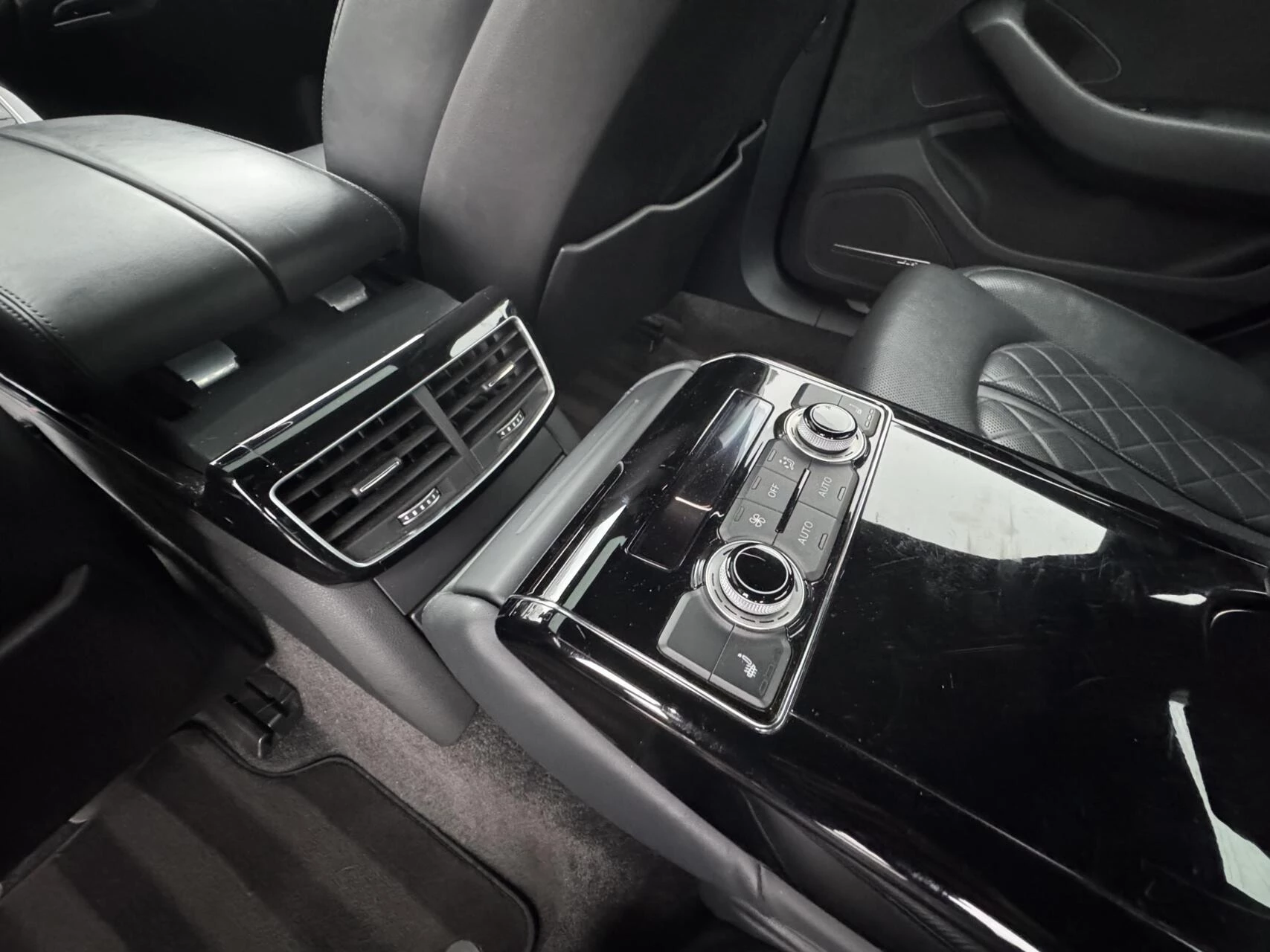 Hoofdafbeelding Audi A8