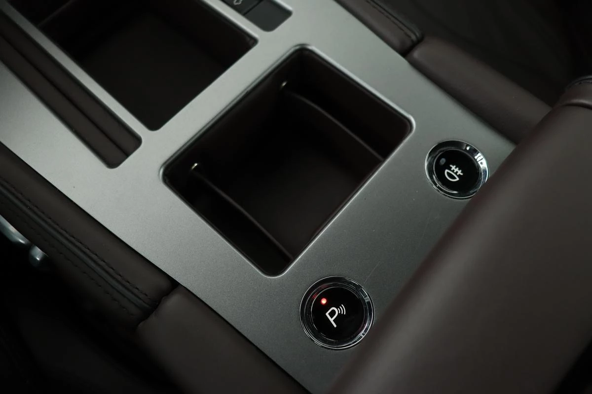 Hoofdafbeelding Aston Martin V12 Virage