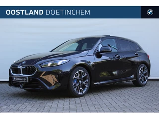 Hoofdafbeelding BMW 1 Serie BMW 1 Serie 120 M Sport Automaat / Panoramadak / Adaptieve LED / Sportstoelen / M Adaptief onderstel / Comfort Access / Parking Assistant / Stoelverwarming / M-performance opbouw
