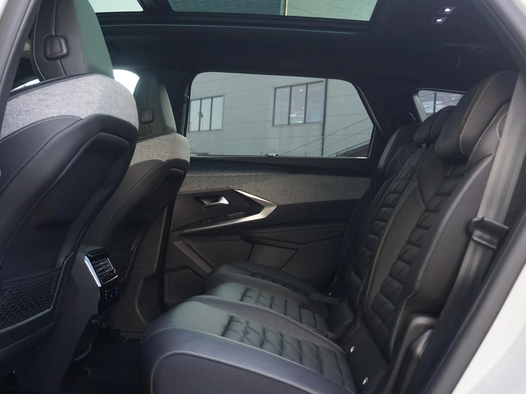 Hoofdafbeelding Peugeot e-5008