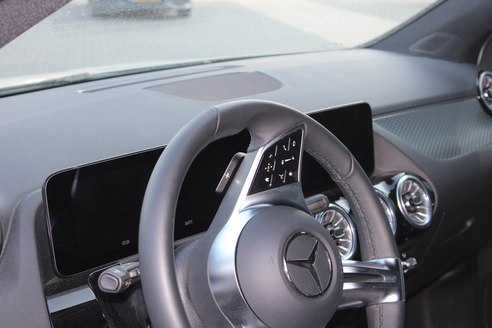 Hoofdafbeelding Mercedes-Benz EQA